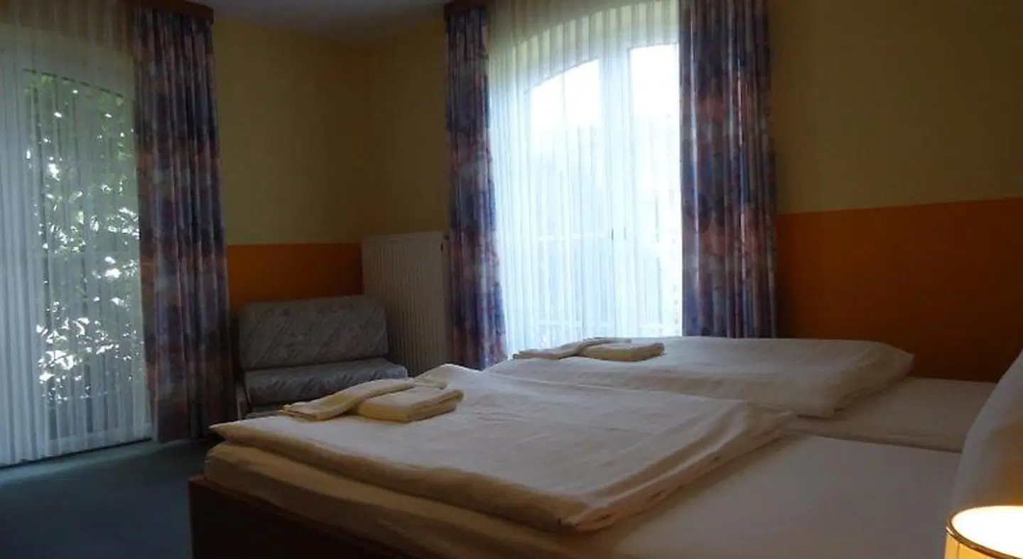 Marianne ROOM_EXAMPLE