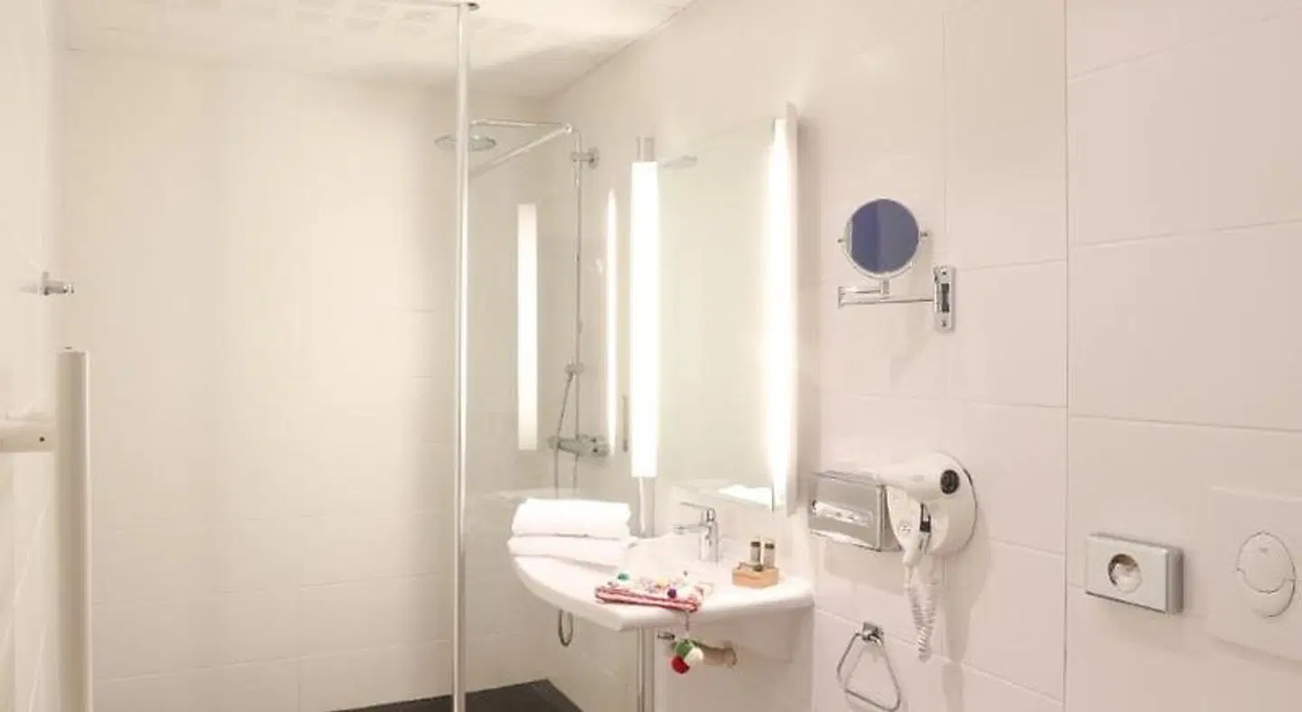 Hôtel le Donjon Badezimmer