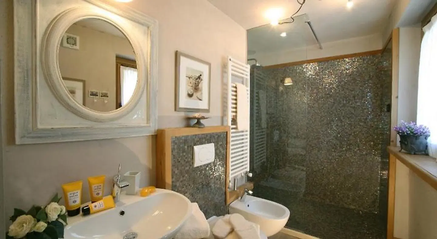 Letterario Locanda Collomb Badezimmer