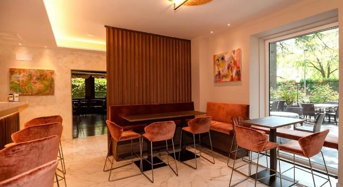 Chrys LOUNGE_LOBBY