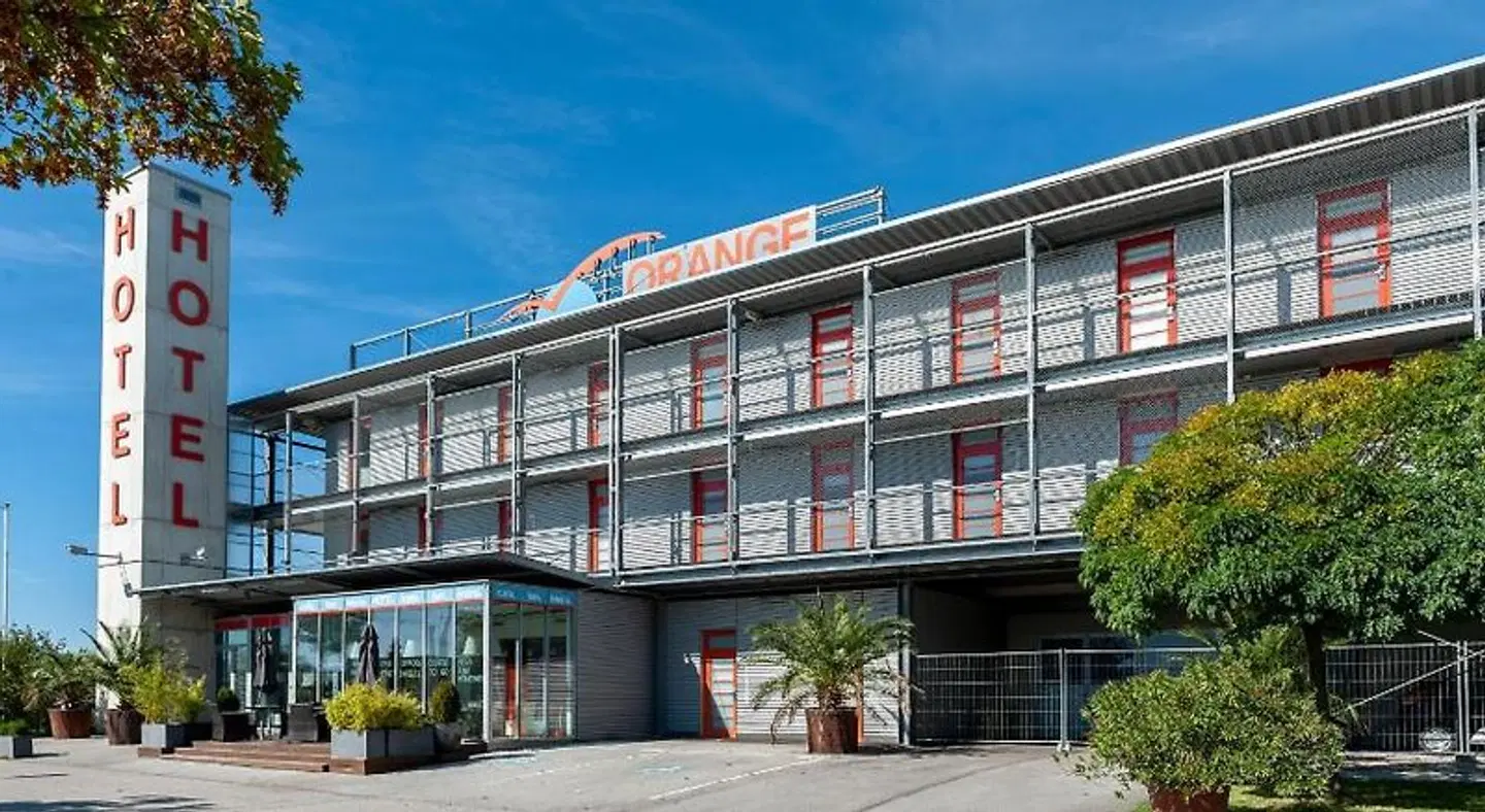 Orange Wings Wiener Neustadt EXTERIOR
