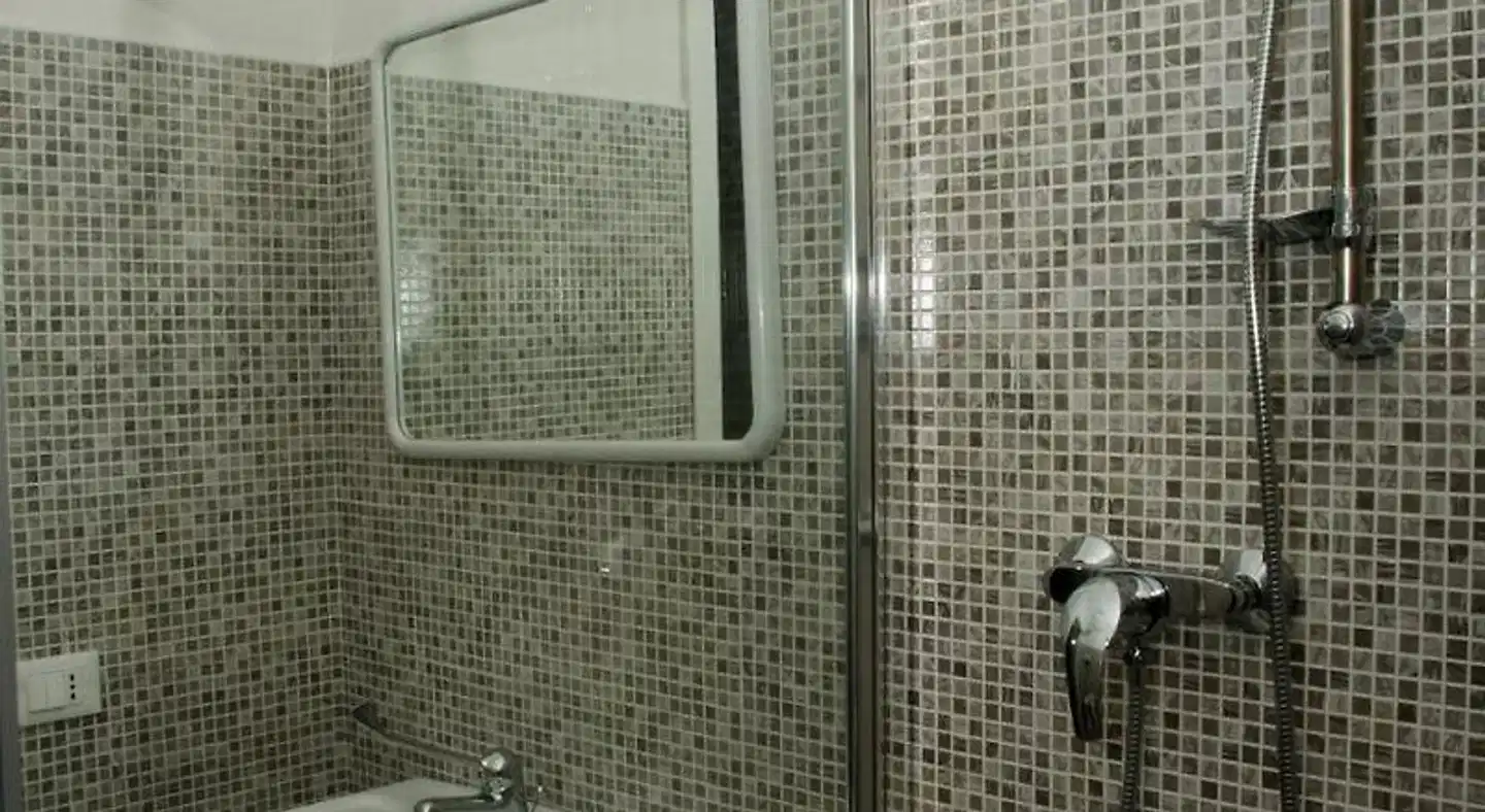 Meet Garda Lake Hostel Badezimmer