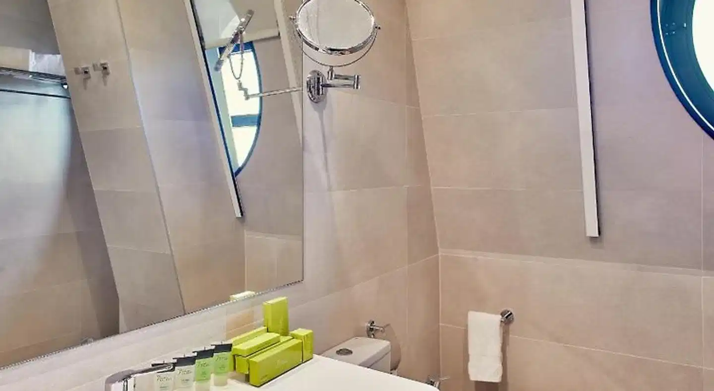 Silken Ciudad de Vitoria Badezimmer