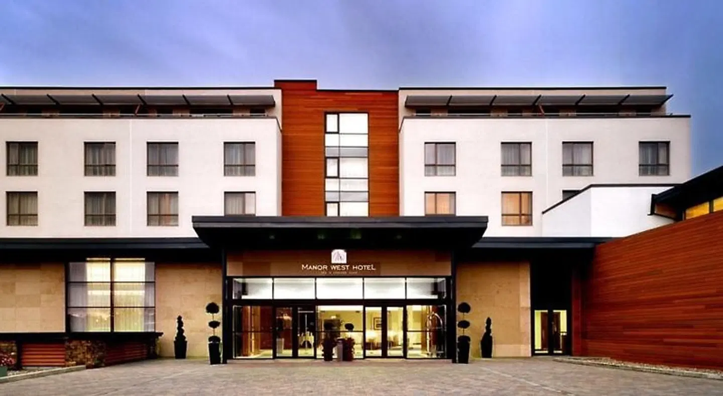 Manor West Spa & Leisure EXTERIOR