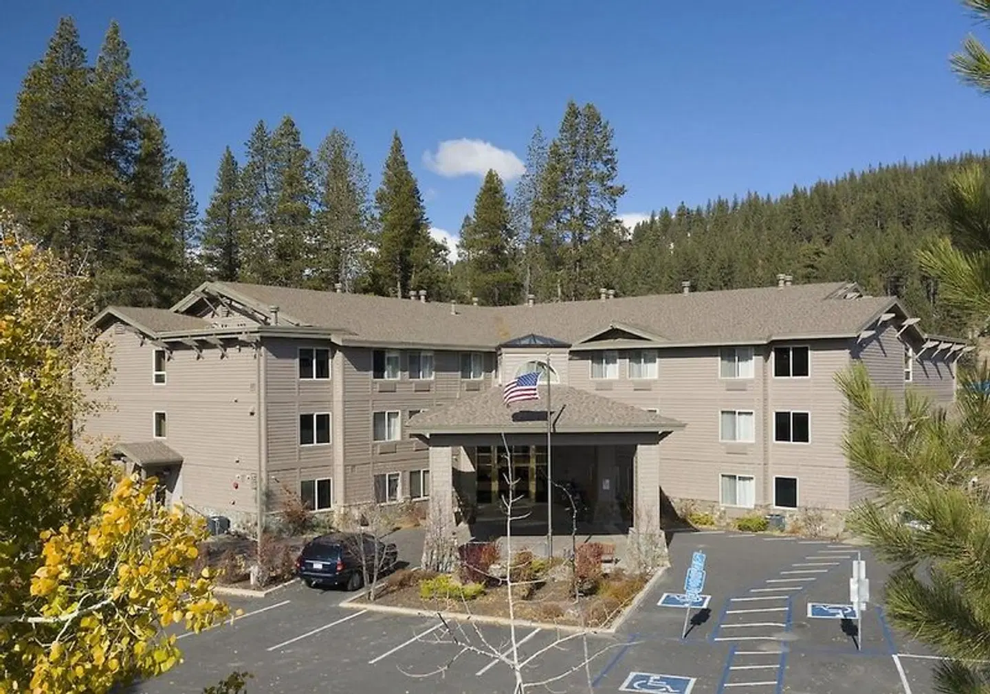 Truckee Donner Lodge EXTERIOR