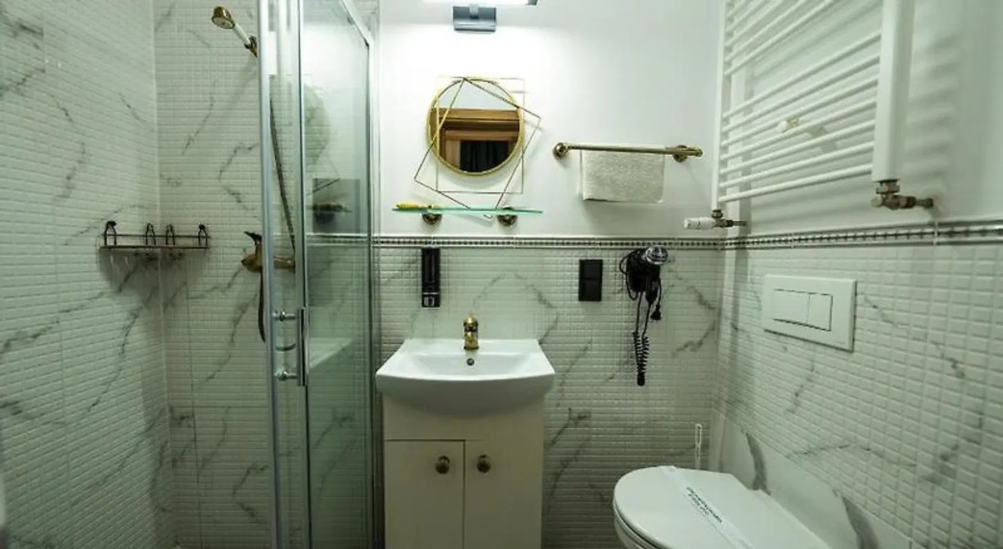 Elegant Hostel & Apartments Badezimmer