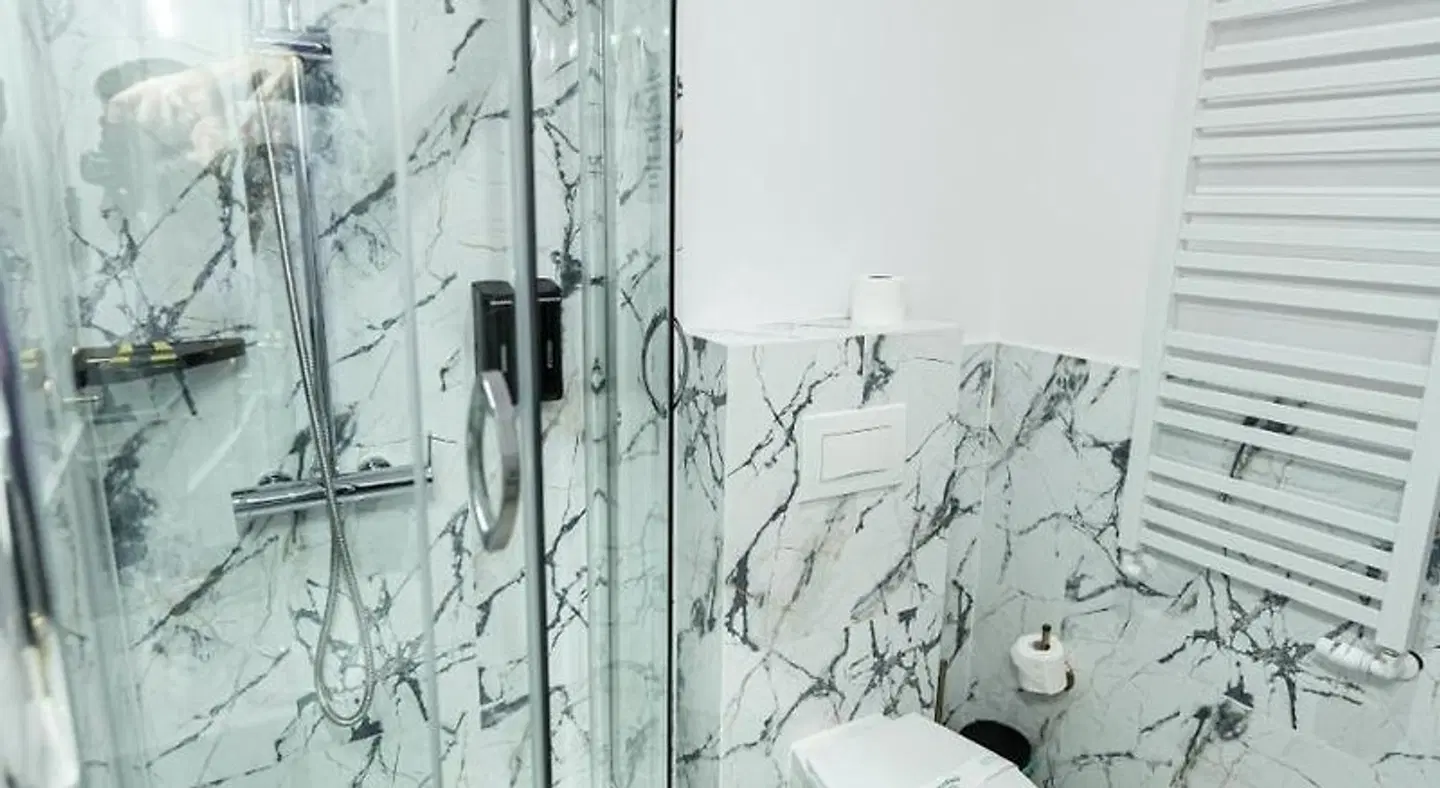 Elegant Hostel & Apartments Badezimmer