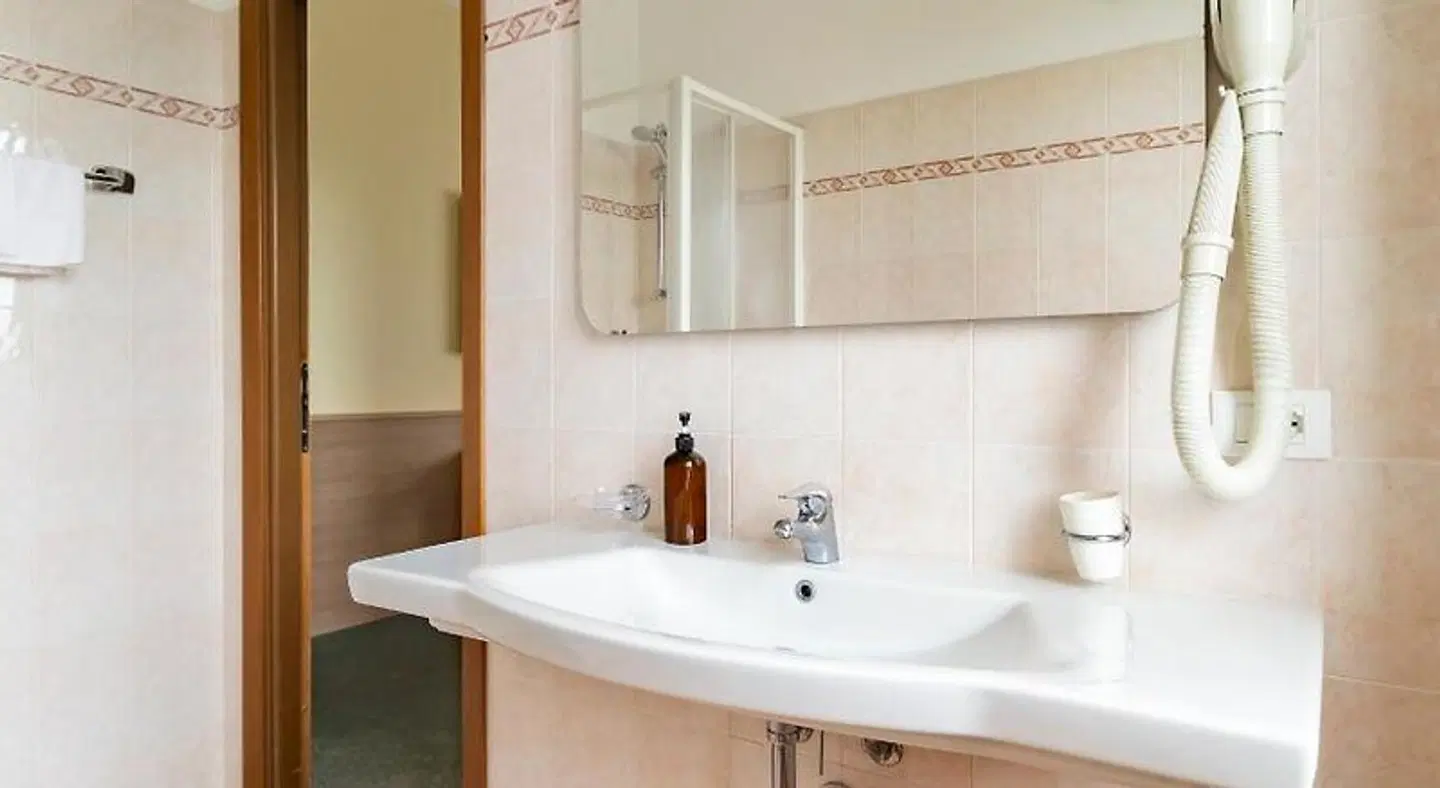UniHo Hostel Badezimmer