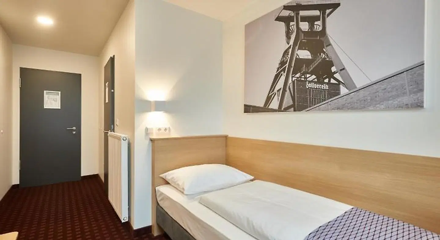 McDreams Hotel Essen ROOM_EXAMPLE