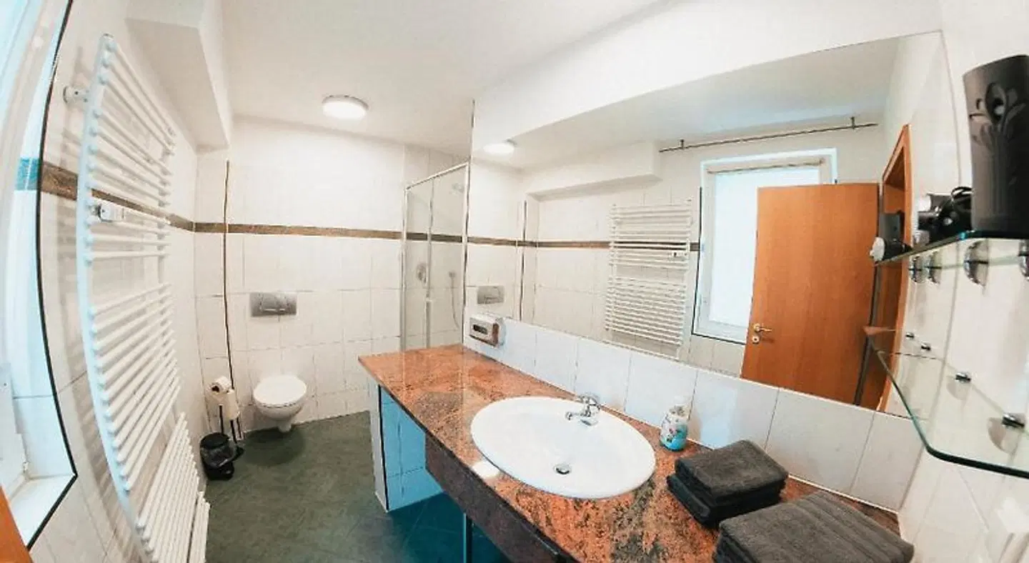 Palais Apartments Badezimmer