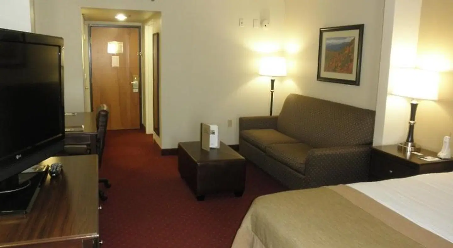 Spark by Hilton Greensboro ROOM_EXAMPLE