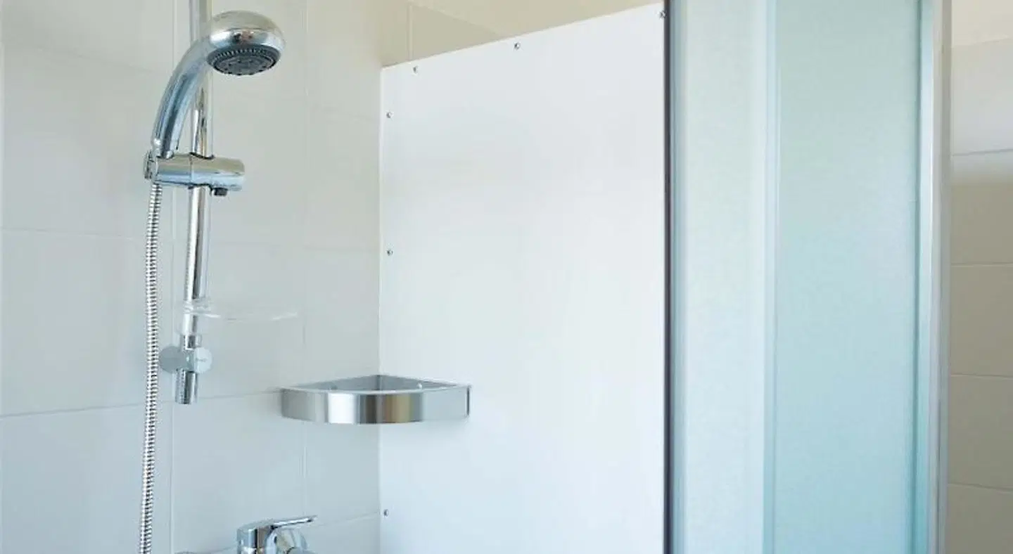 Lake Como Beach Lodge & Hostel Badezimmer