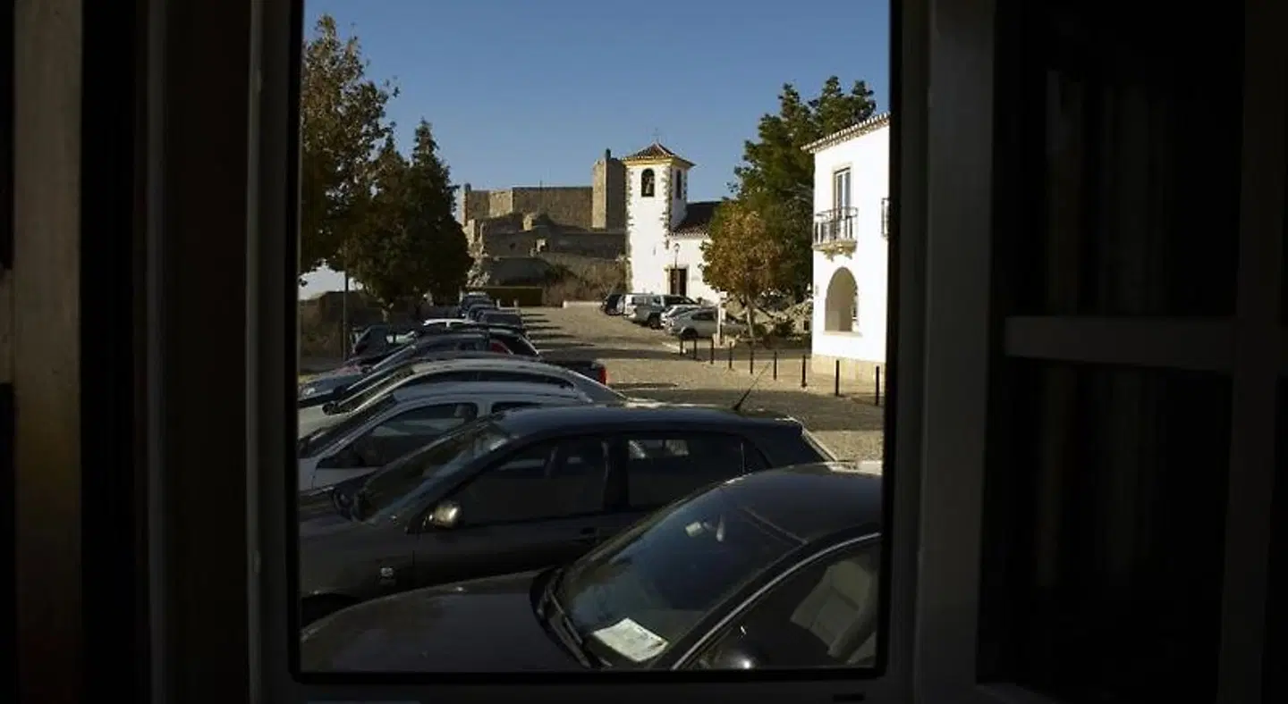 Dom Dinis EXTERIOR