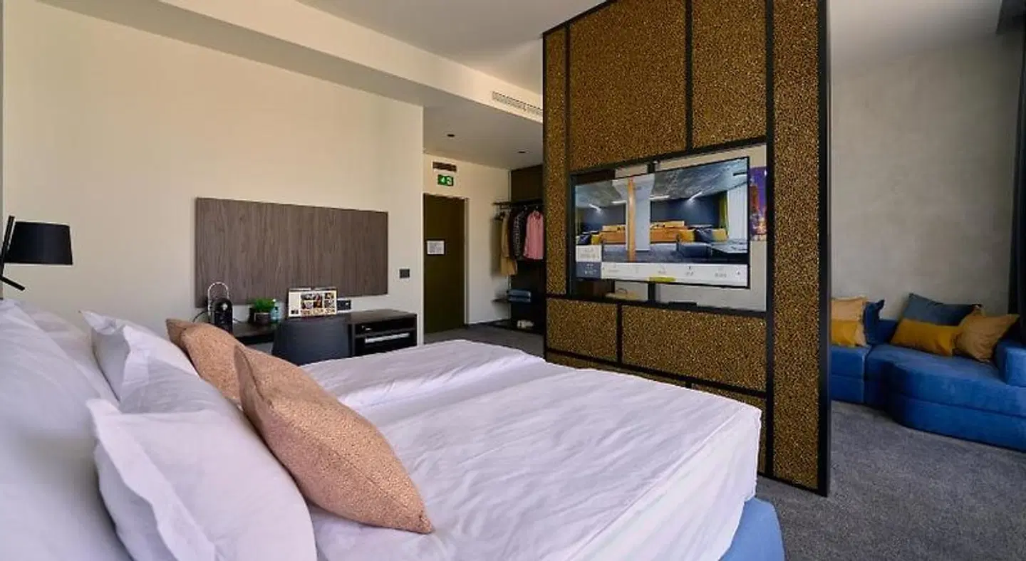 Adella Boutique ROOM_EXAMPLE