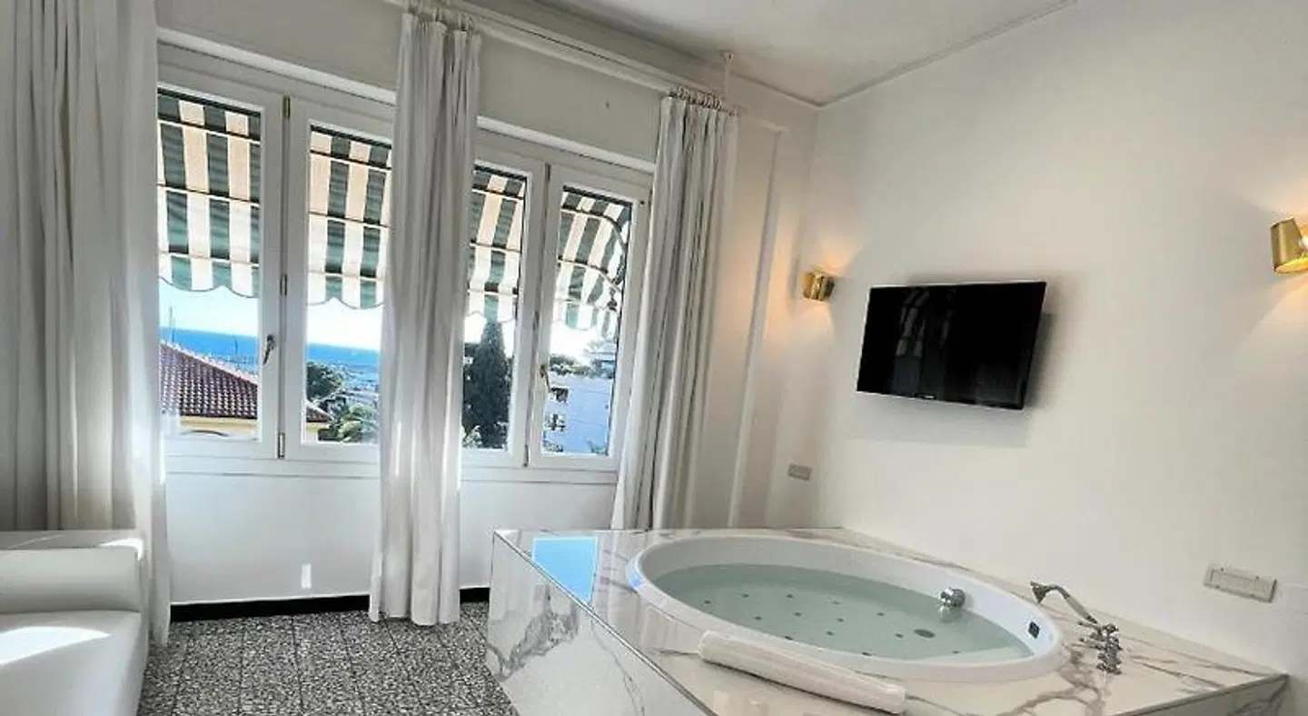 Eveline 2 - Piscina Privata o Jacuzzi Badezimmer