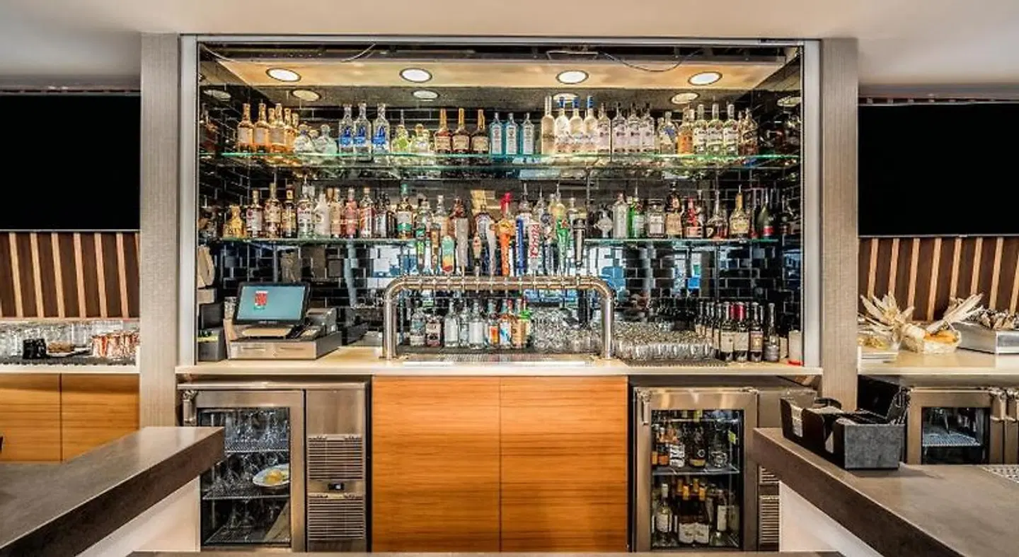 SpringHill Suites by Marriott Oakland Airport Bar