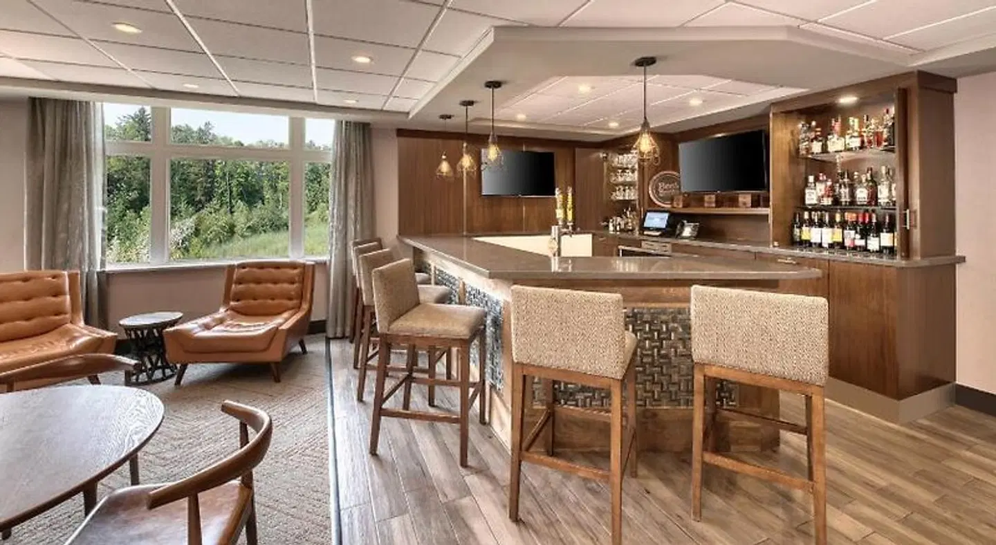 Four Points by Sheraton Barrie Bar