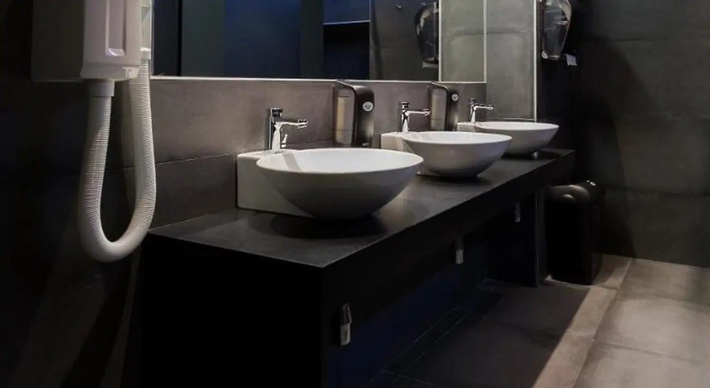 Airhostel Barcelona Airport 24h Badezimmer