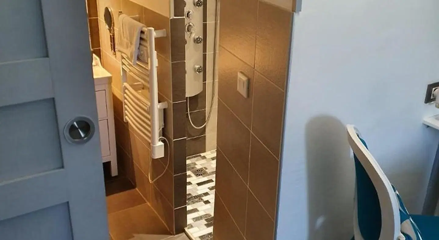 Au Dessus de Parady Badezimmer