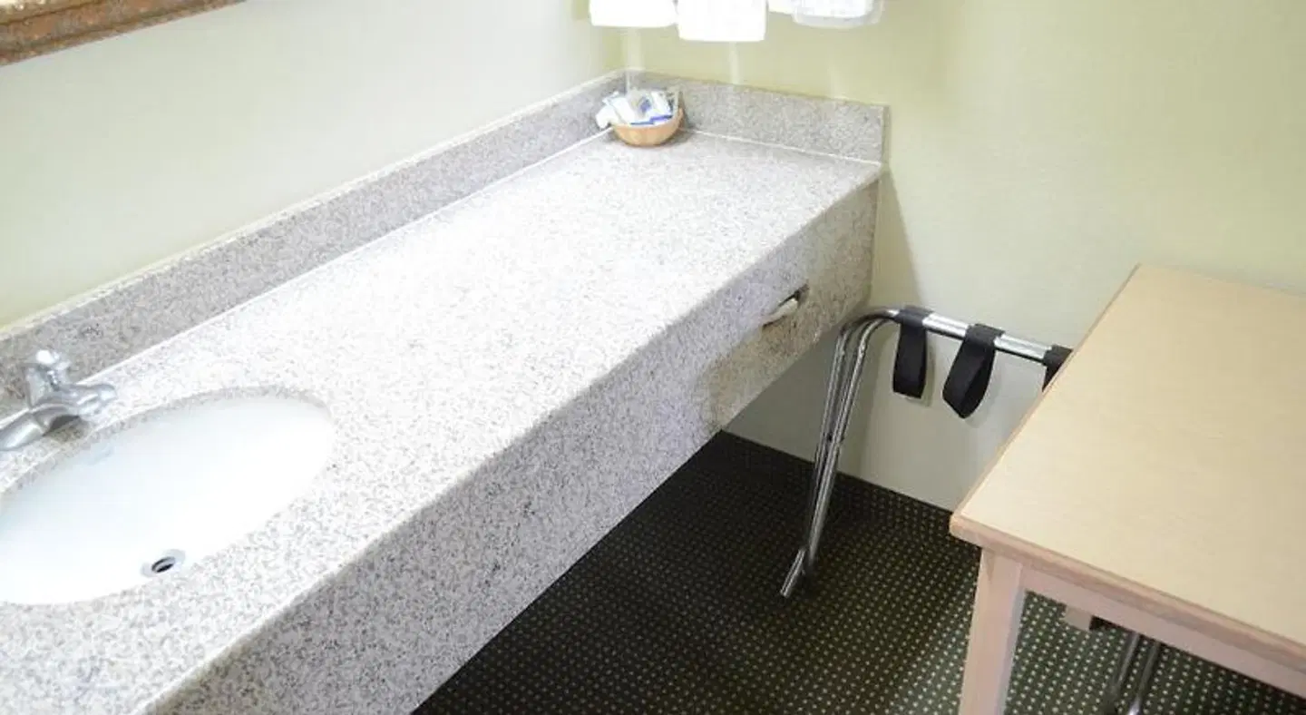 Scottish Inn and Suites Reliant Park/Texas Medical Center Badezimmer