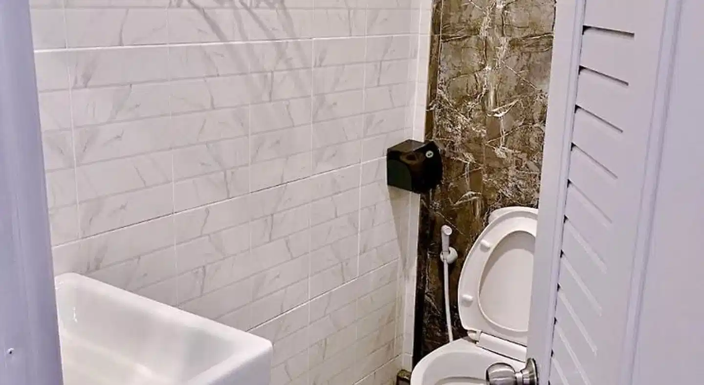 Zleepinezz Hostel Badezimmer