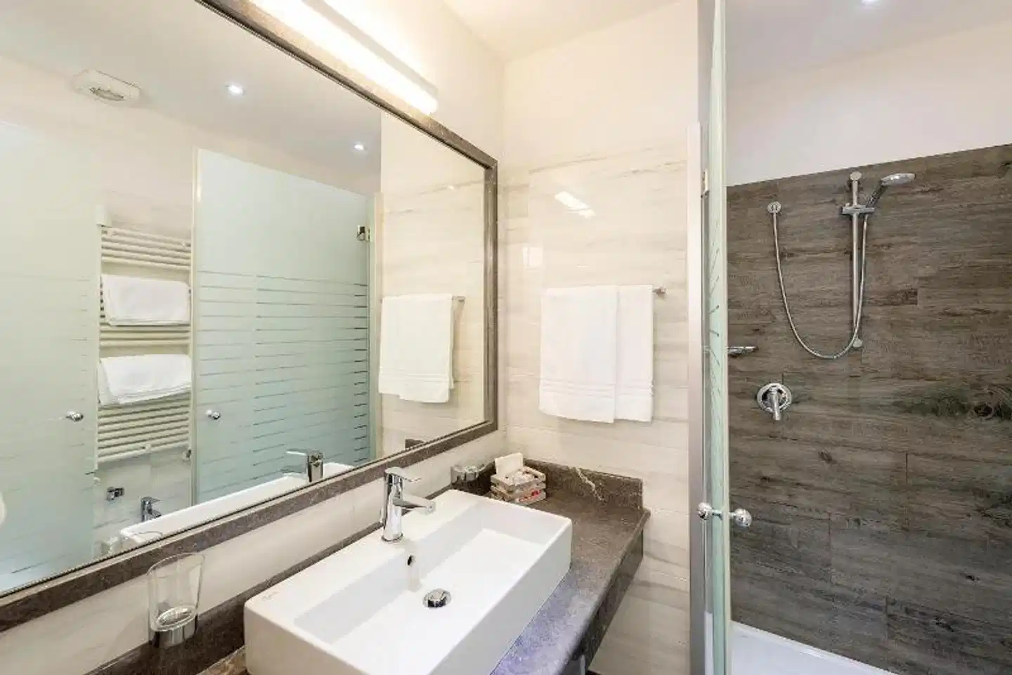 Garda Suite Hotel Badezimmer