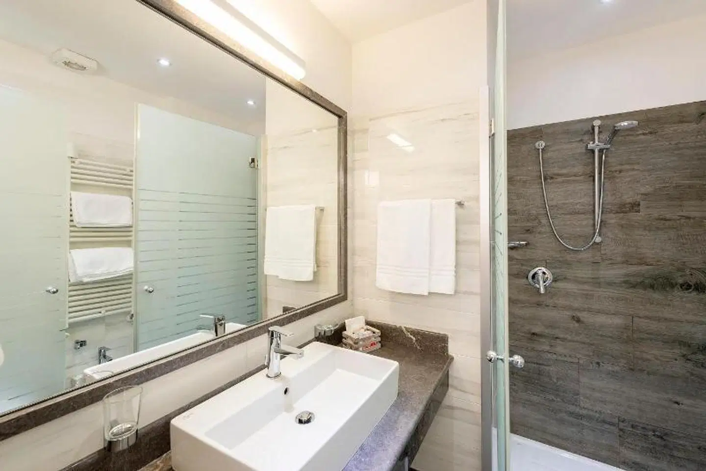 Garda Suite Hotel Badezimmer