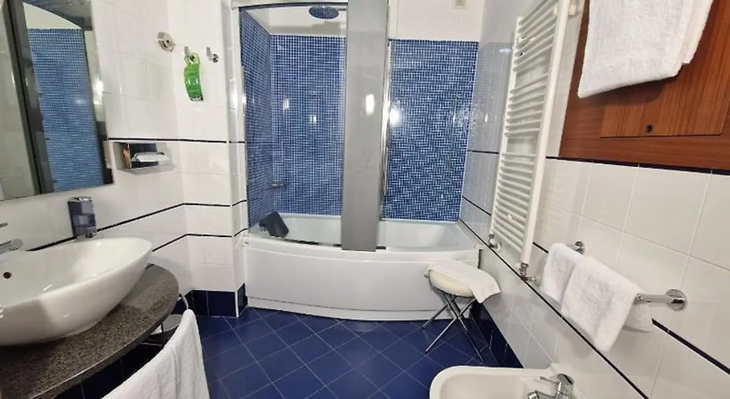 Bella Italia Palace Hotel Badezimmer