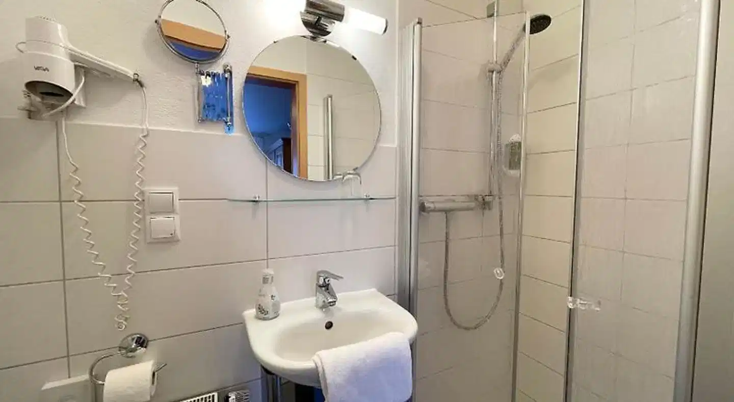 Hotel-Pension Hommen Badezimmer