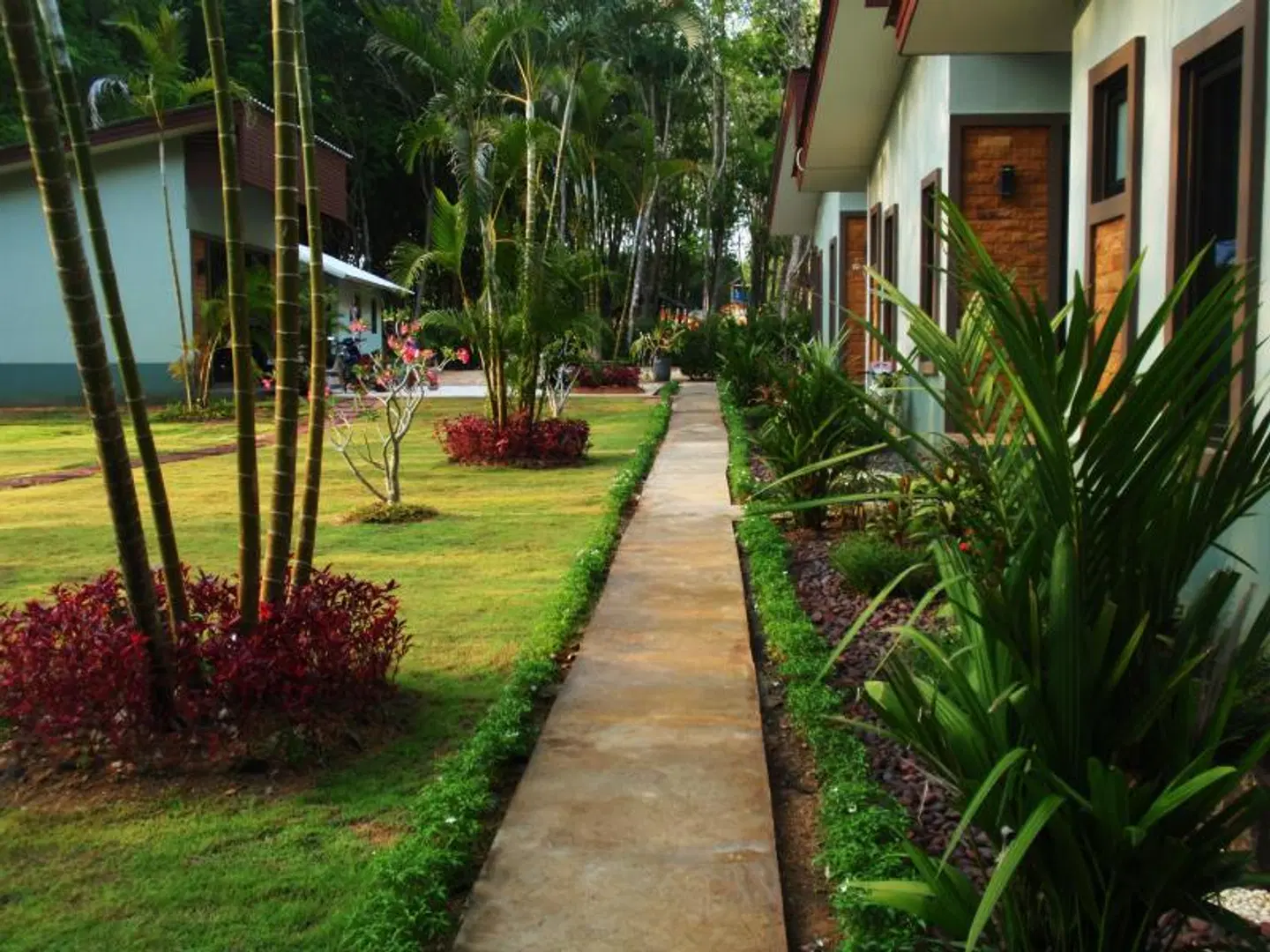 Phuket Sirinapha Resort Garten