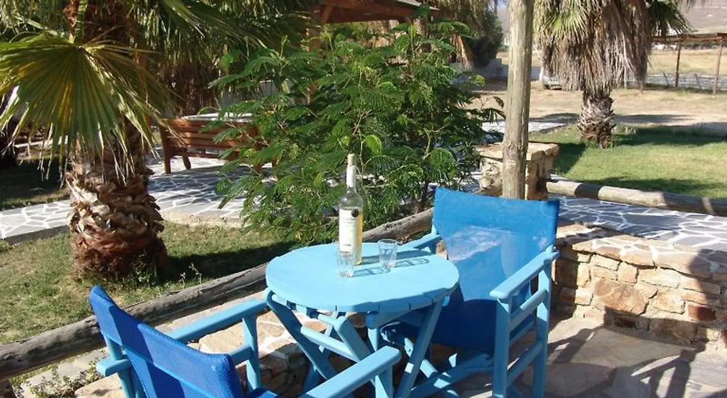 Studios Vythos OUTDOOR_POOL