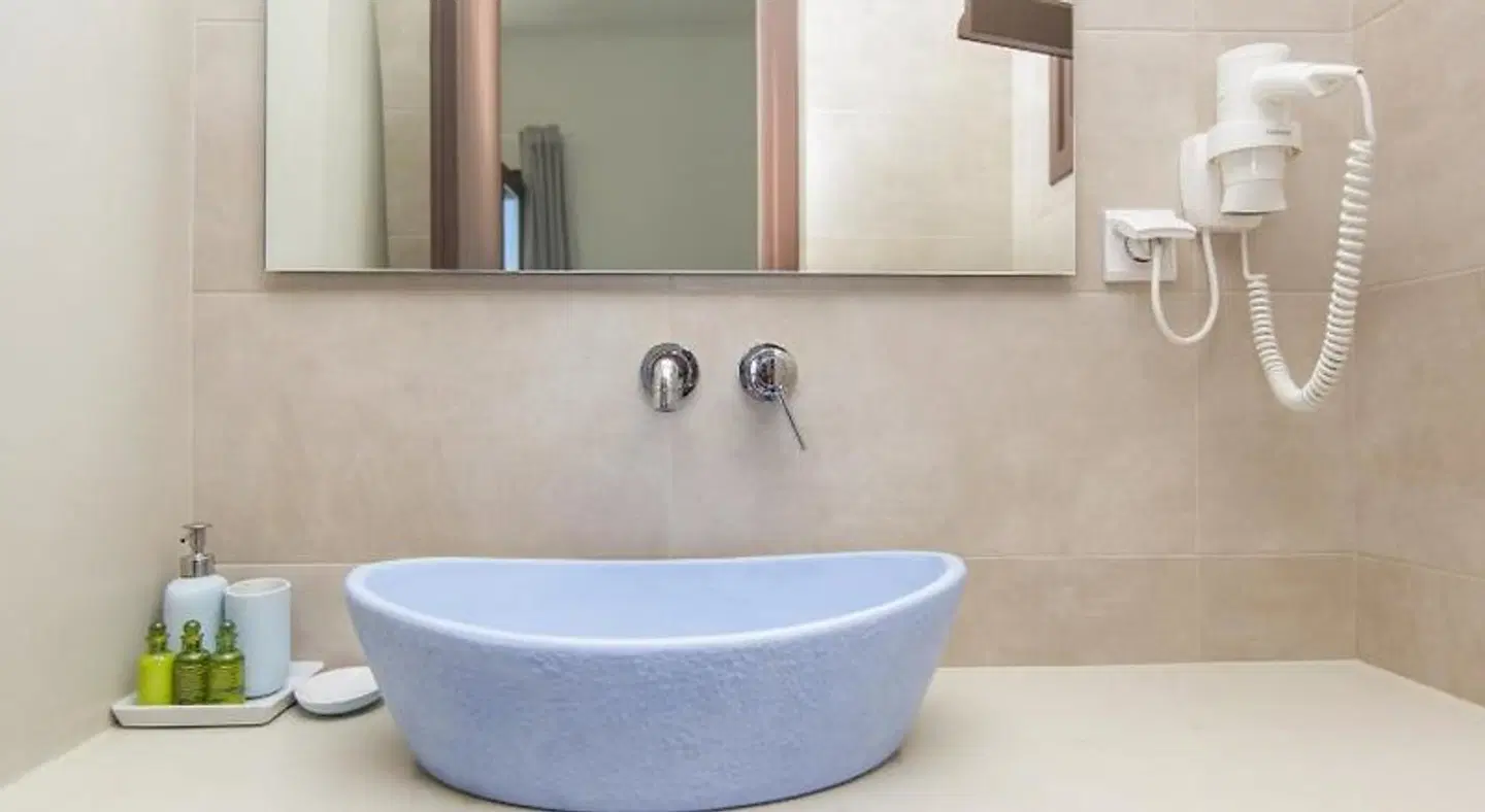 Amalthia Luxury Studios Badezimmer