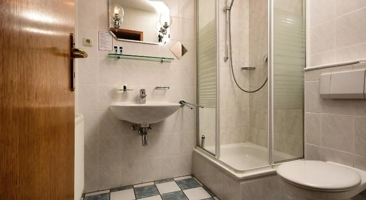 Hotel am Stadtwald Badezimmer