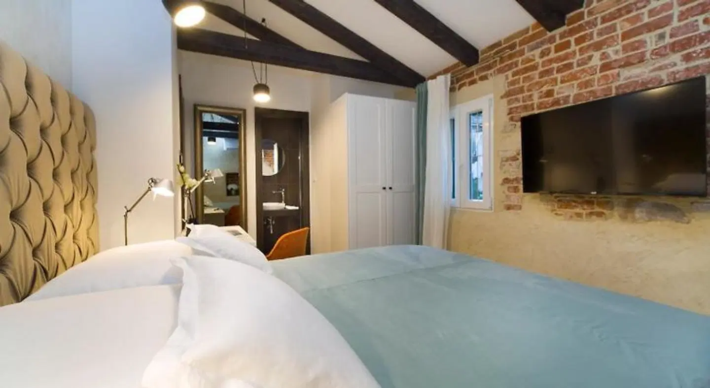 LAmenta ROOM_EXAMPLE