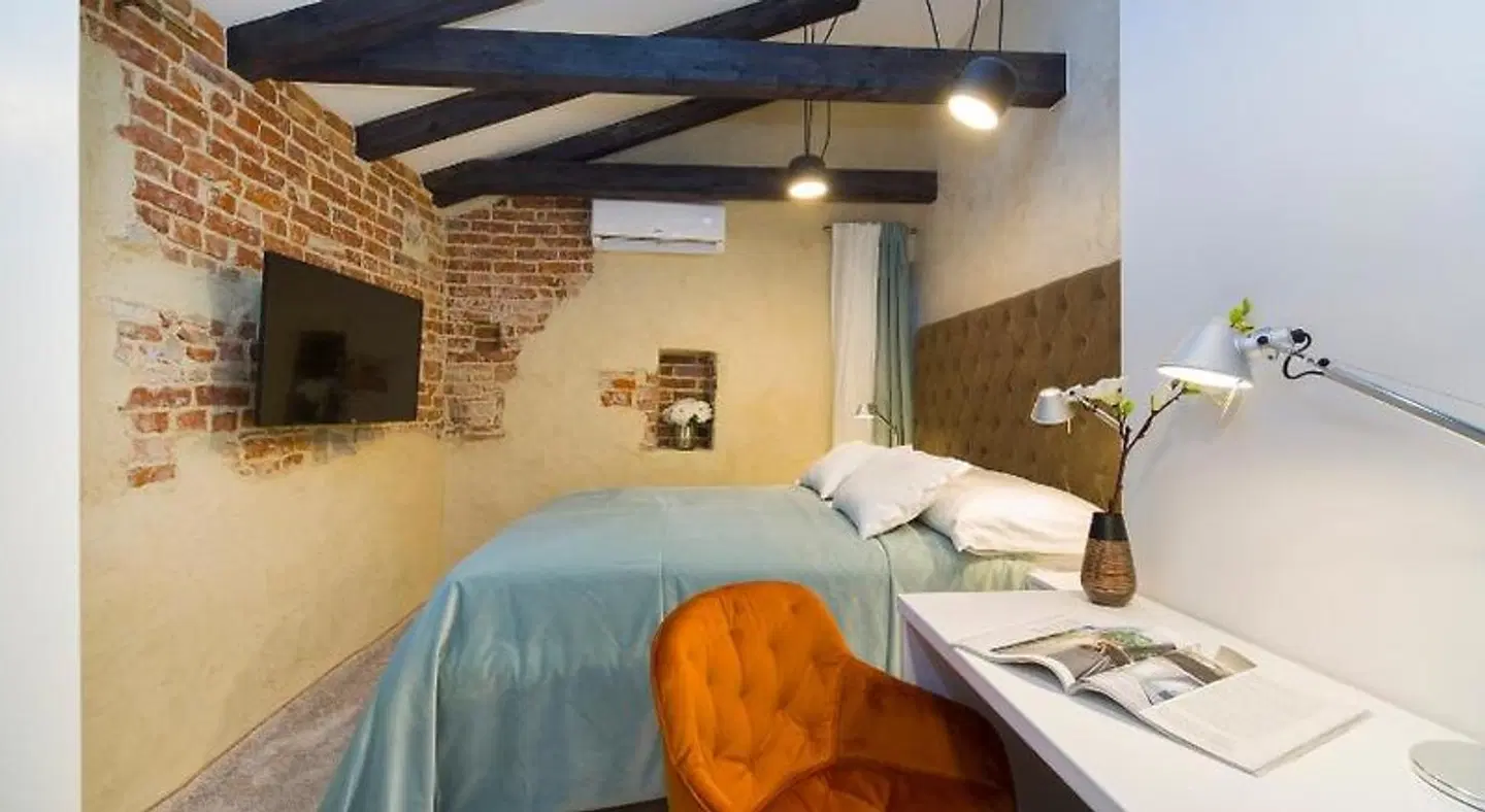 LAmenta ROOM_EXAMPLE