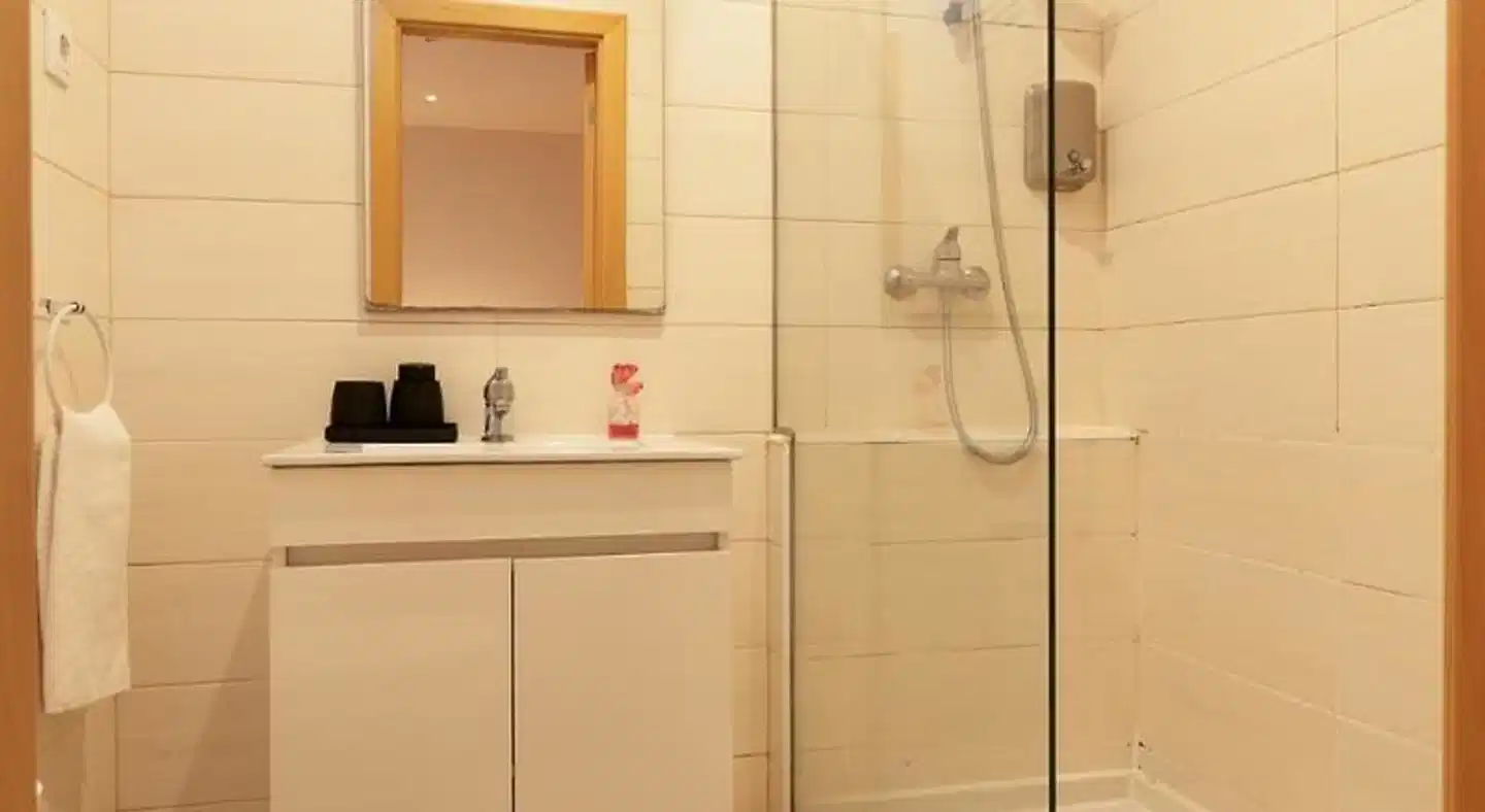 Peach Hostel & Suites Badezimmer