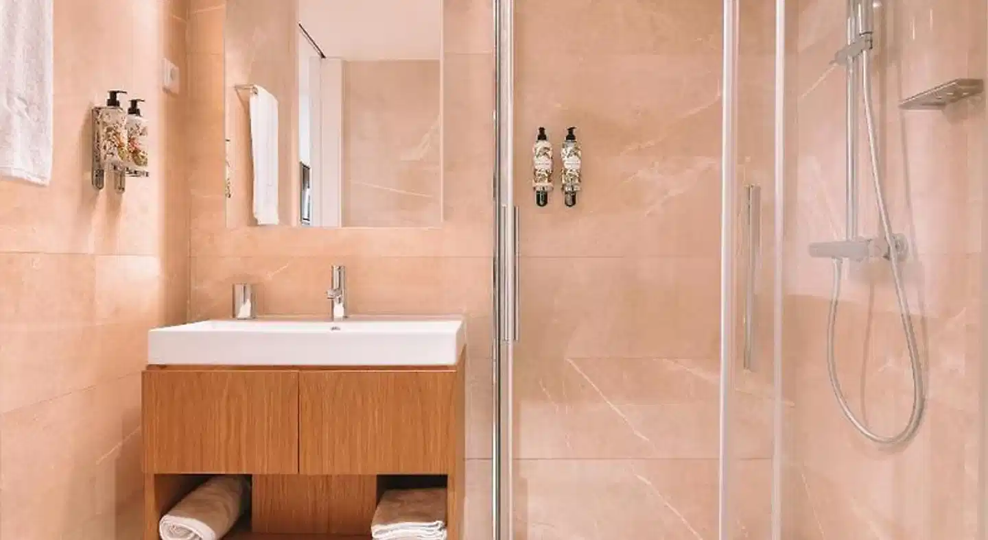 BFRESH Hotel - Padel, Pool & Fitness - Adults Only - Private Parking Badezimmer