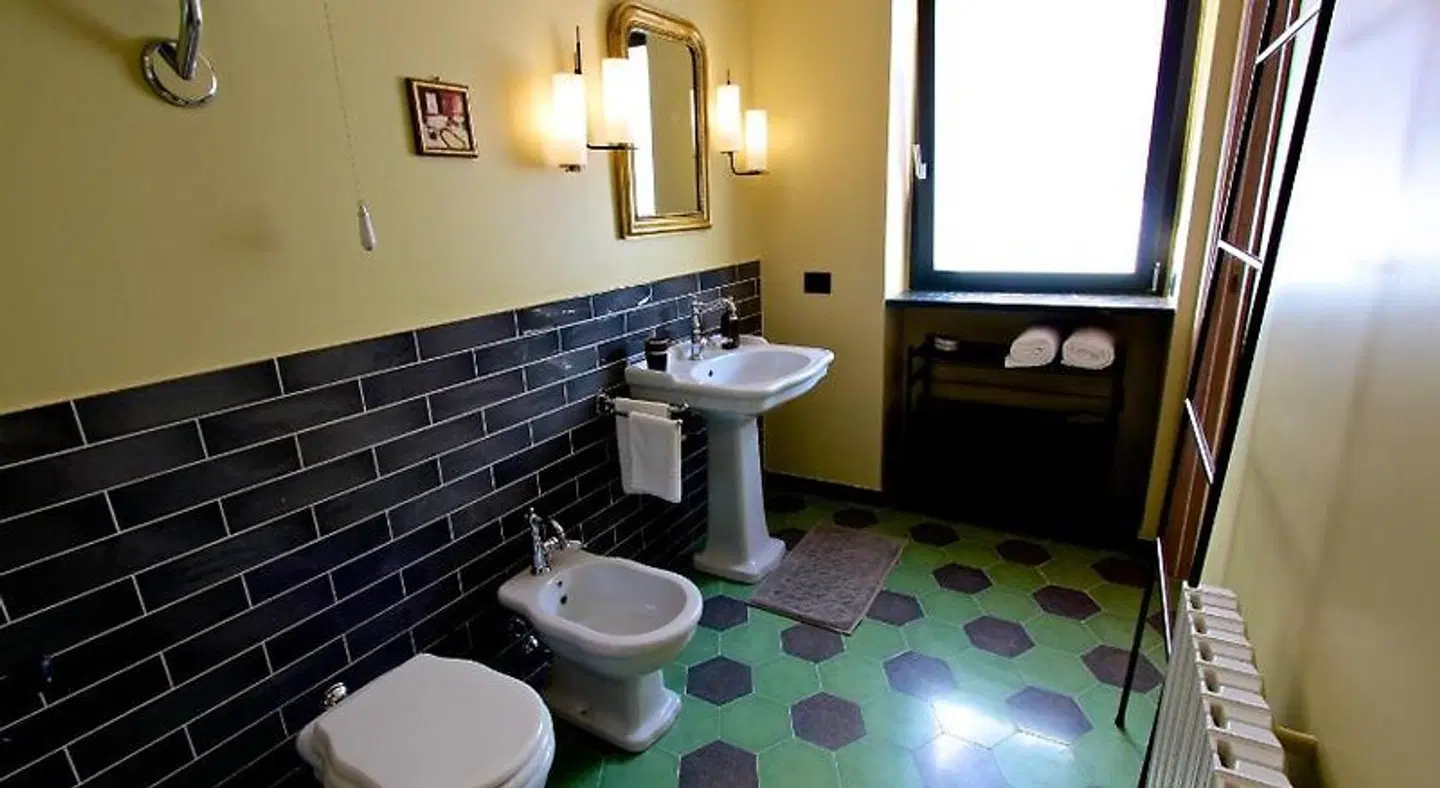 Al 33 Giri Badezimmer