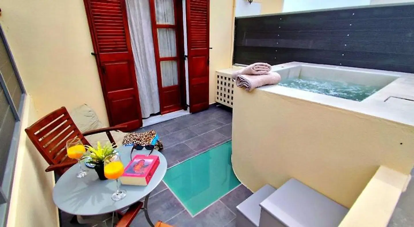 Marina's Studios ROOM_EXAMPLE