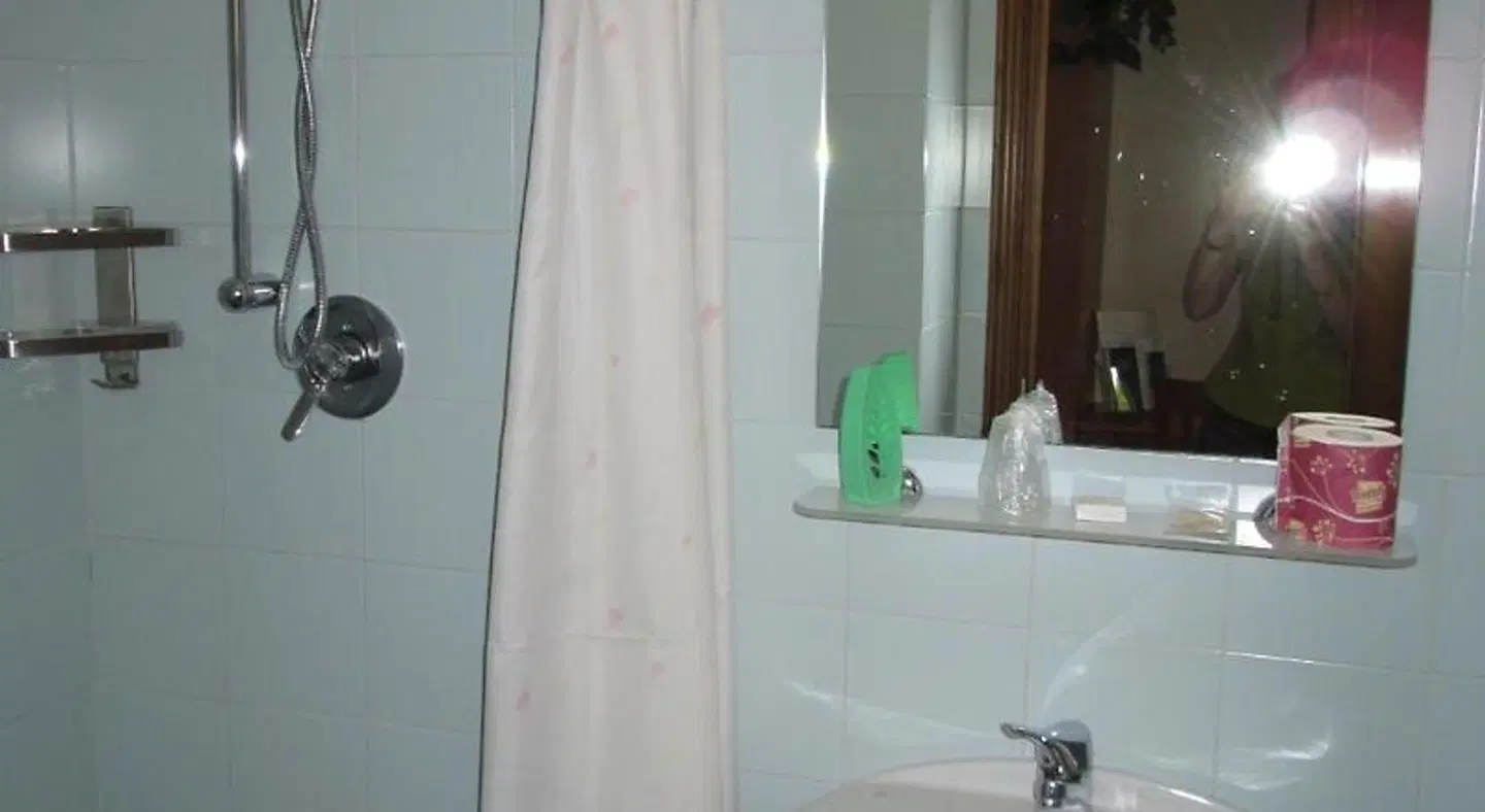 Foresteria Valdese di Firenze Badezimmer