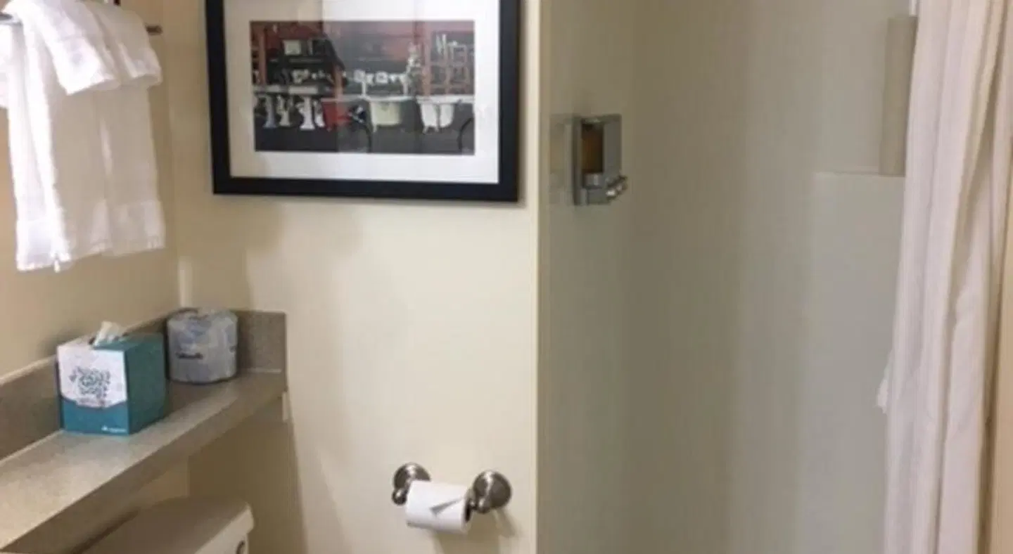 Washington Plaza Apartments Badezimmer