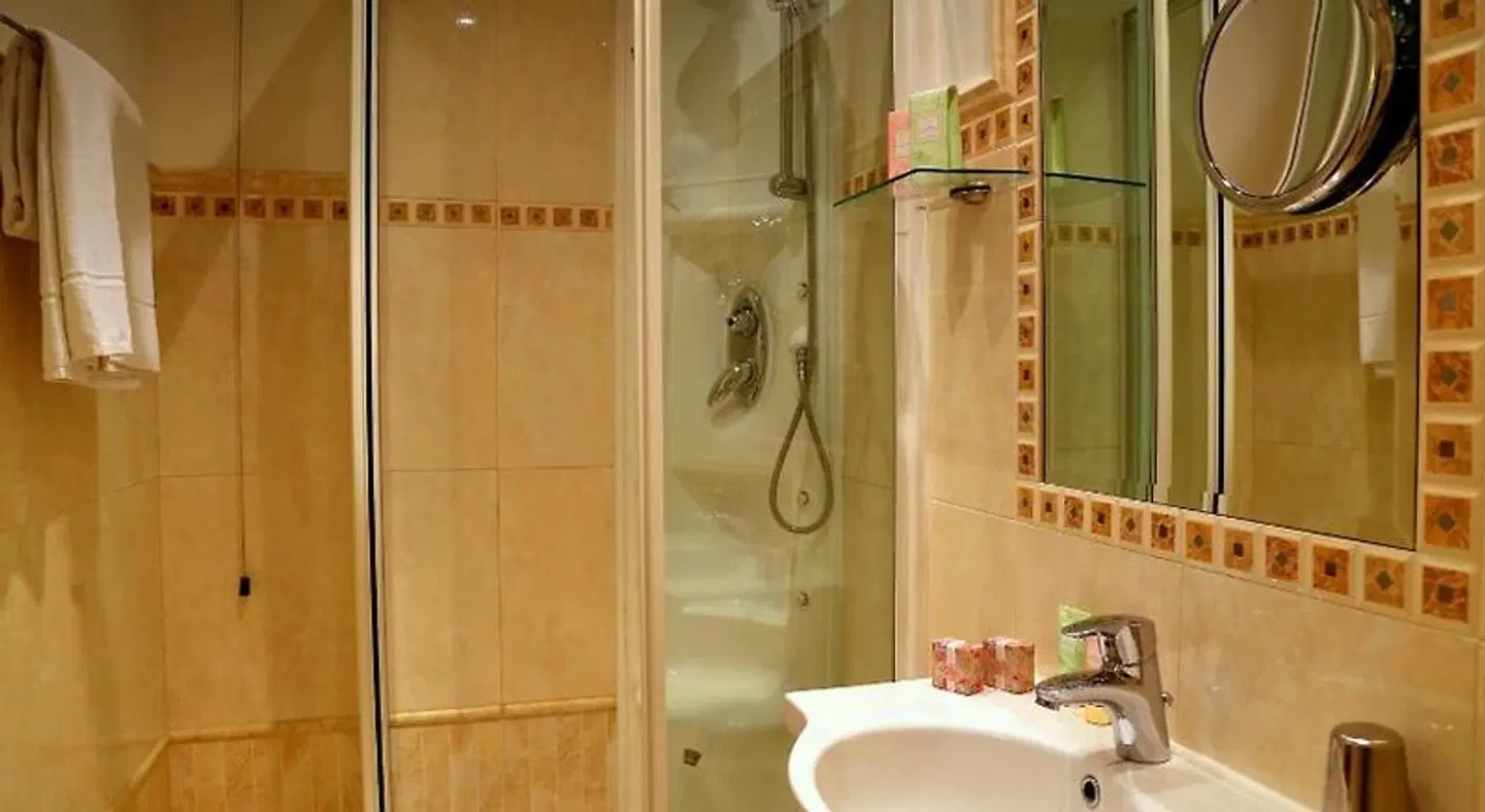Capitolium Rooms Badezimmer