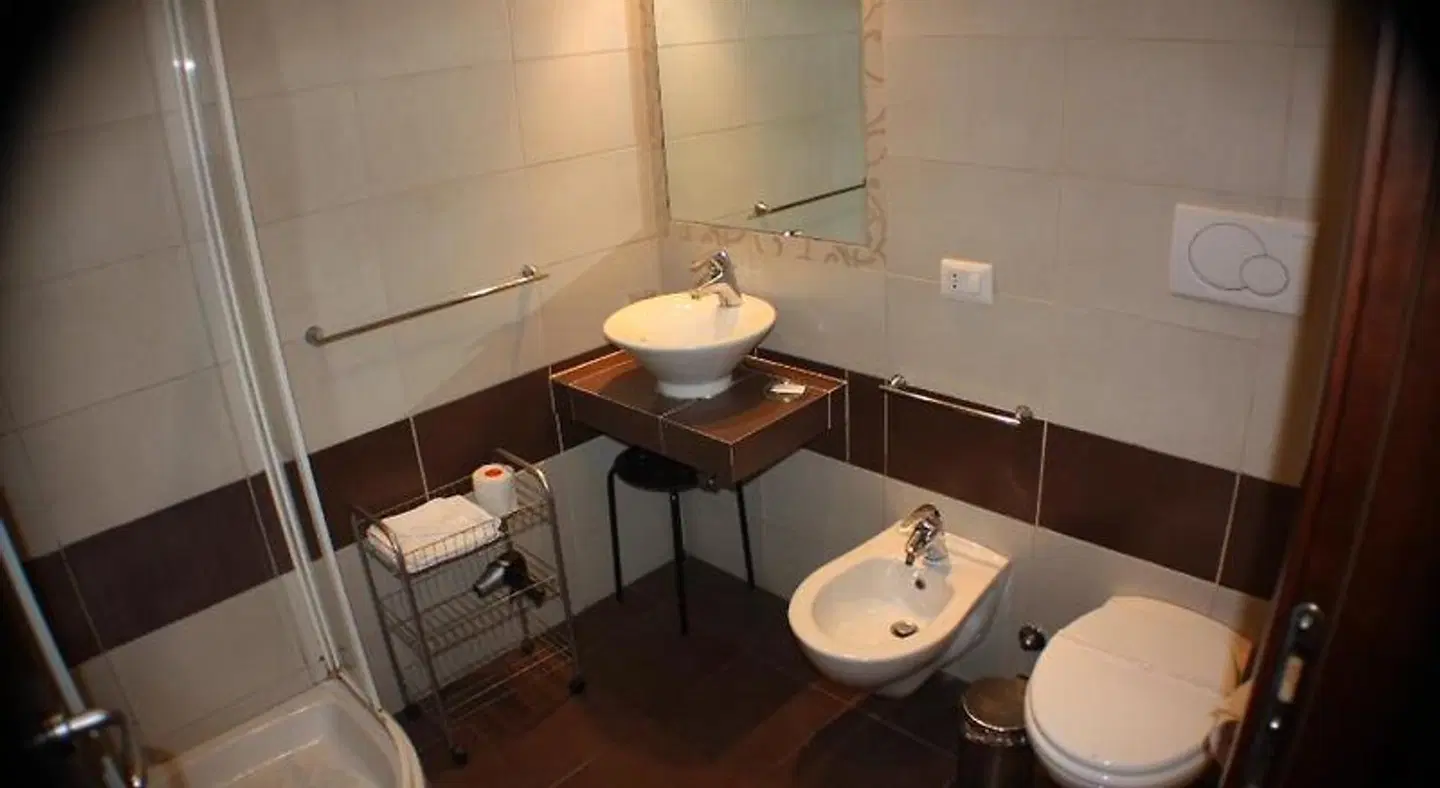 Vatican City Guest House Badezimmer