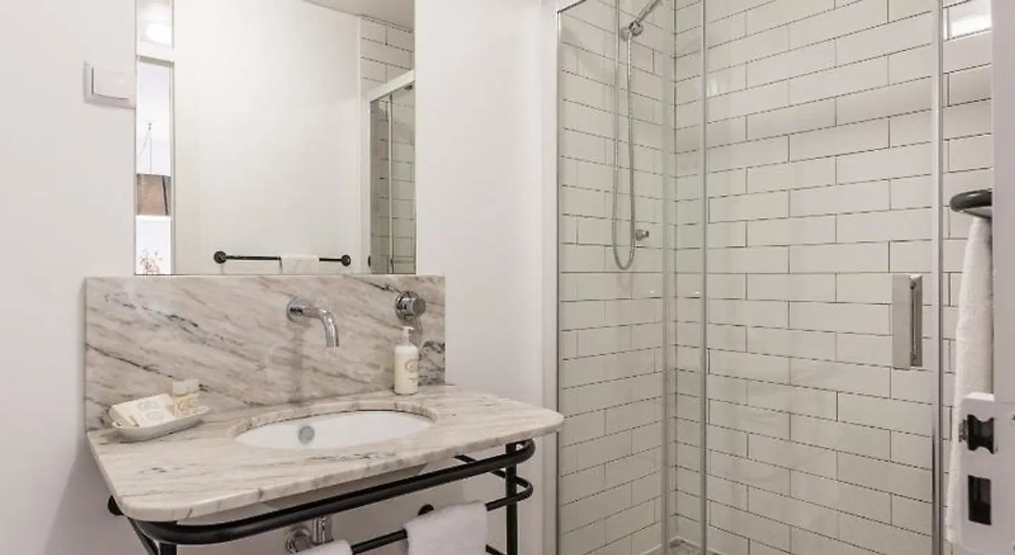 Alma Apartments | RentExperience Badezimmer