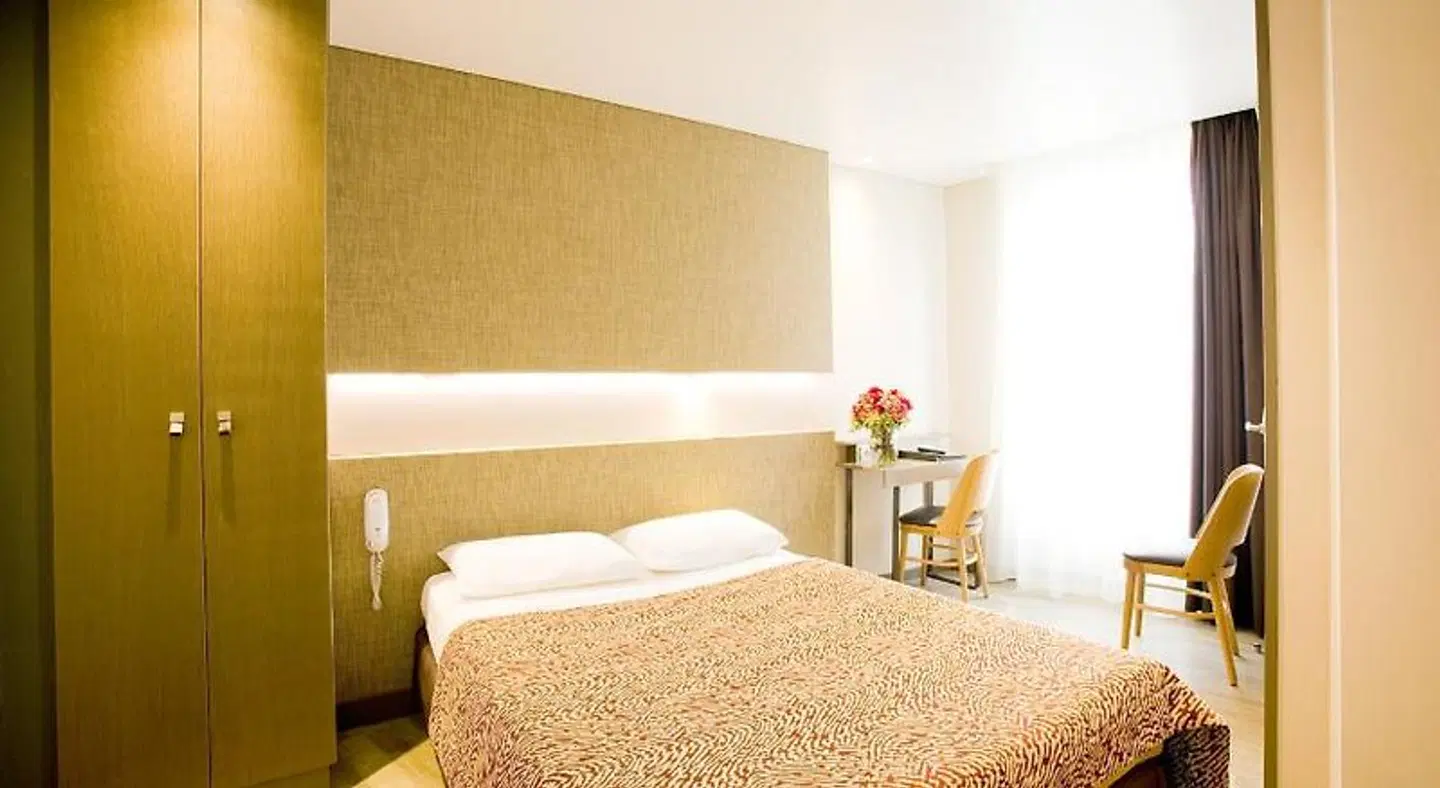 Central Hotel Paris ROOM_EXAMPLE