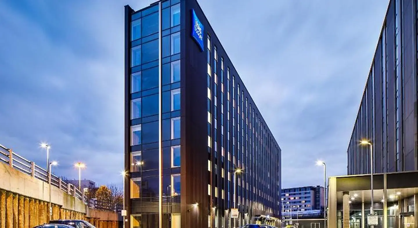 ibis budget Manchester Airport EXTERIOR