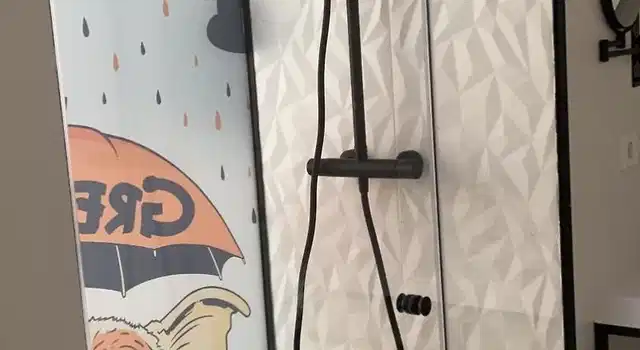 DormirDCine Alicante Badezimmer