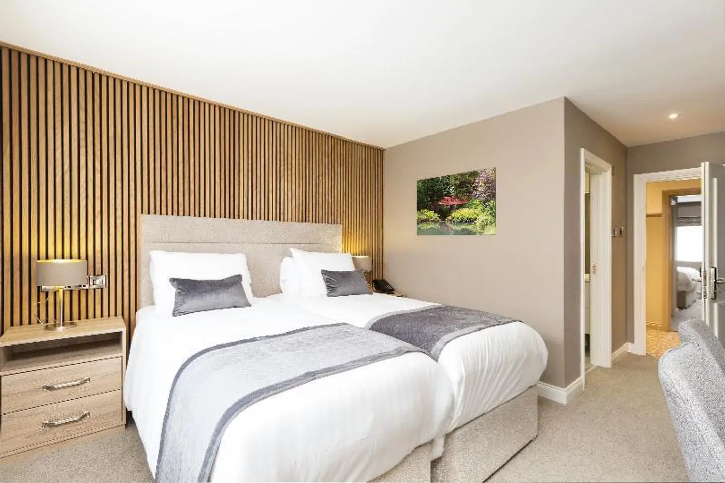 Castle Varagh Hotel & Bar ROOM_EXAMPLE