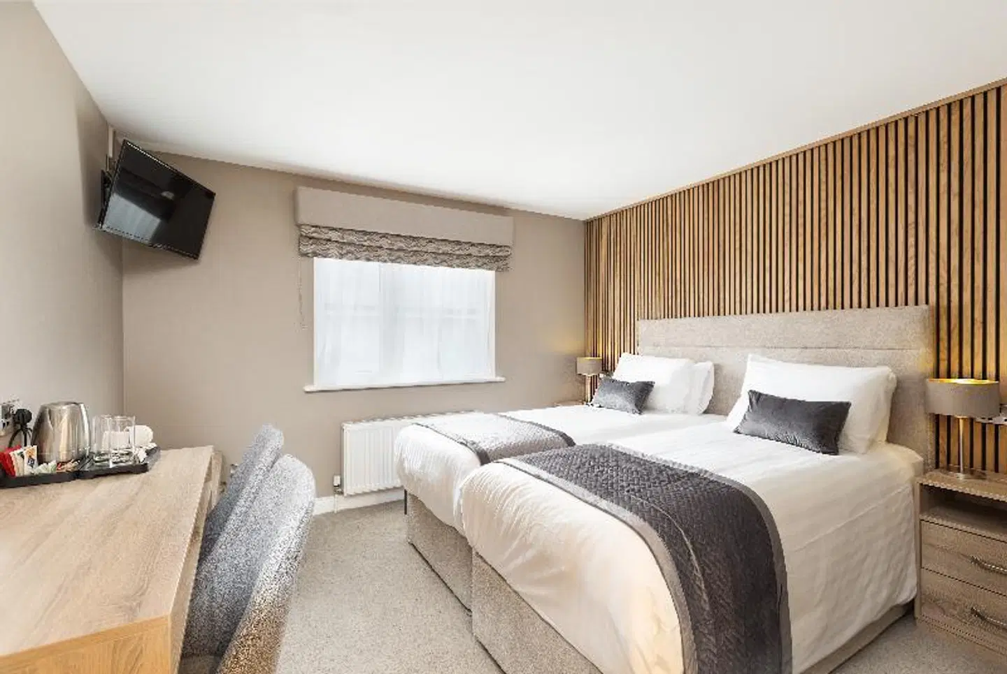 Castle Varagh Hotel & Bar ROOM_EXAMPLE