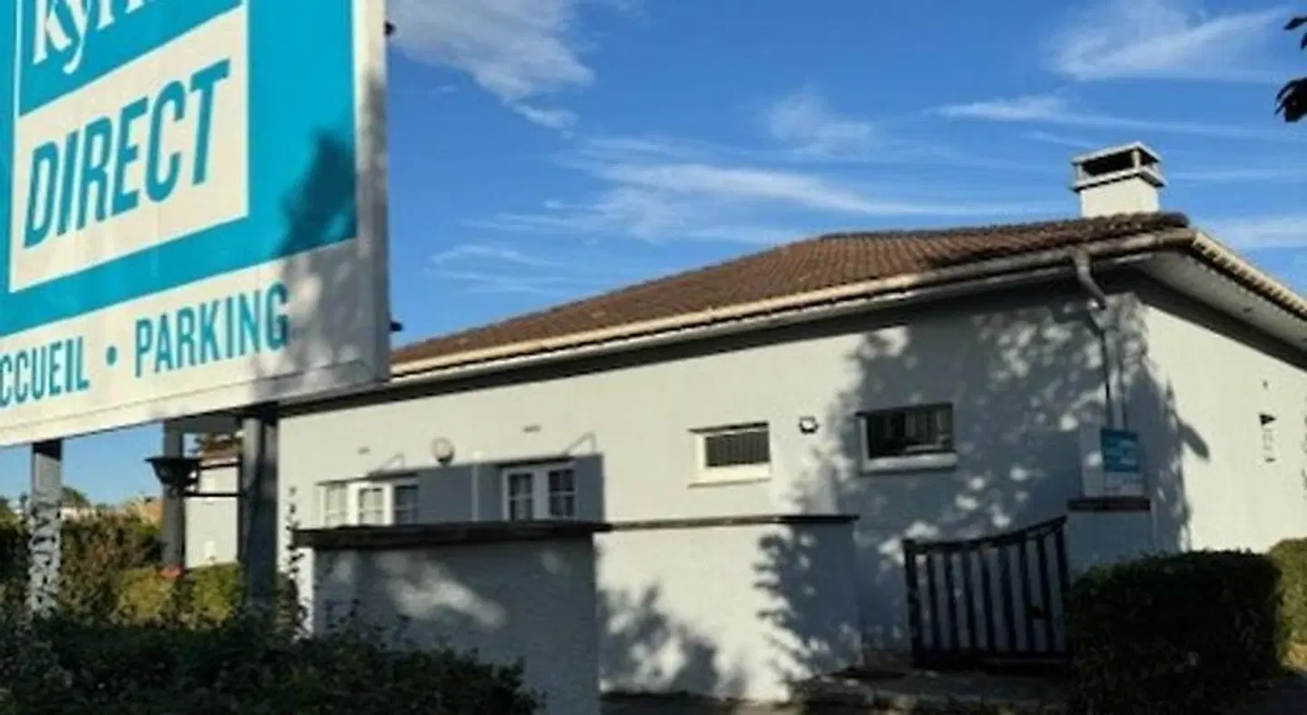 Kyriad Direct Reims Bezannes OUTDOOR_POOL
